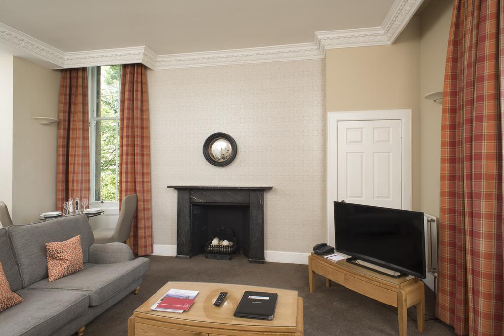 Fountain Court Apartments - Royal Garden Edinburgh Room photo